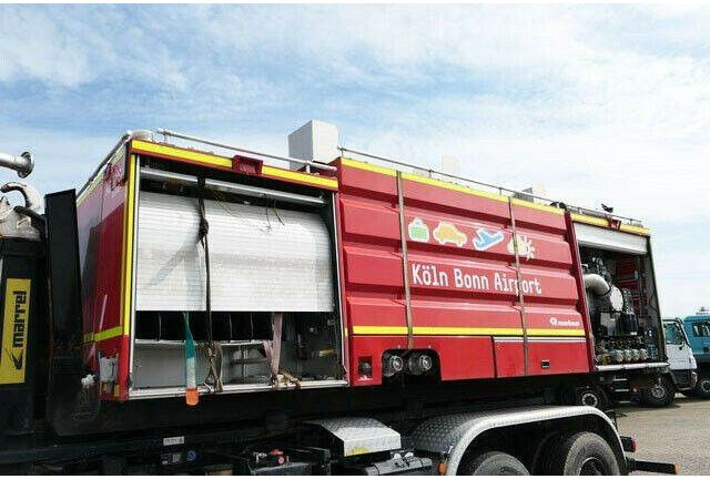 ROSENBAUER ROSENBAUER/Feuerwehr/Wasserwerfer - Camión de bomberos: foto 2 ROSENBAUER ROSENBAUER/Feuerwehr/Wasserwerfer - Camión de bomberos: foto 2