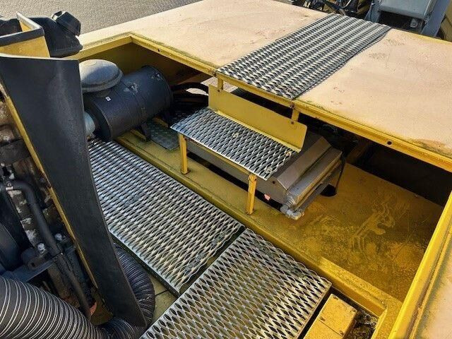 Schmidt CJS 914 Super, Kehrmaschine, Mercedes Motor - Barredora vial: foto 3 Schmidt CJS 914 Super, Kehrmaschine, Mercedes Motor - Barredora vial: foto 3