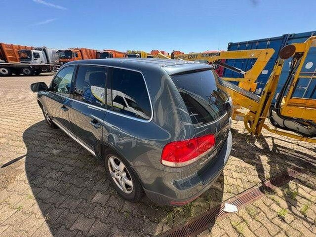 Volkswagen Touareg 3.2 V6/ GETRIEBESCHADEN /Motor läuft! - Furgoneta caja abierta: foto 4 Volkswagen Touareg 3.2 V6/ GETRIEBESCHADEN /Motor läuft! - Furgoneta caja abierta: foto 4