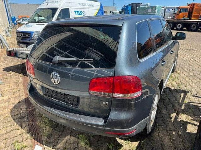 Volkswagen Touareg 3.2 V6/ GETRIEBESCHADEN /Motor läuft! - Furgoneta caja abierta: foto 2 Volkswagen Touareg 3.2 V6/ GETRIEBESCHADEN /Motor läuft! - Furgoneta caja abierta: foto 2