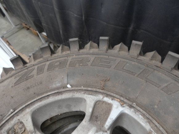 4 Roues pour Ziarelli Brutale 4X4 En provenance de Mitsubishi Pajero - Rueda completa para Tractor: foto 2 4 Roues pour Ziarelli Brutale 4X4 En provenance de Mitsubishi Pajero - Rueda completa para Tractor: foto 2