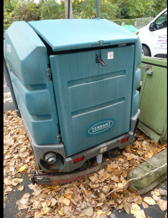 Balayeuse laveuse autoportée électrique Tennant 8300 - Barredora vial: foto 2 Balayeuse laveuse autoportée électrique Tennant 8300 - Barredora vial: foto 2