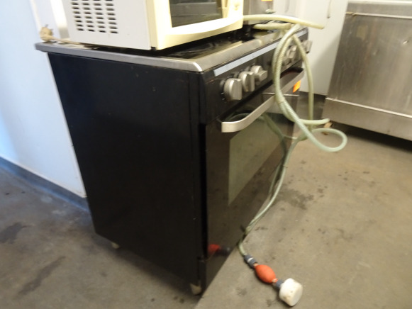 Cuisinière, marque VALBERG
modèle : VALCV905MFCNVT
numéro : 00725157008320460005
voltage : 230 V / 50 Hz
5 taques vitro céramiques Inière, marque VALBERG
modèle : VALCV905MFCNVT
numéro : 007251570083 - Maquinaria de alimentación: foto 2 Cuisinière, marque VALBERG
modèle : VALCV905MFCNVT
numéro : 00725157008320460005
voltage : 230 V / 50 Hz
5 taques vitro céramiques Inière, marque VALBERG
modèle : VALCV905MFCNVT
numéro : 007251570083 - Maquinaria de alimentación: foto 2