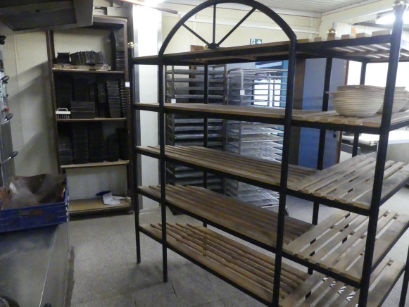 Présentoir à pain en L - Maquinaria de panadería: foto 4 Présentoir à pain en L - Maquinaria de panadería: foto 4