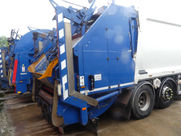 REF:BZ-DF-46 - Camion poubelle DAF FAG CF75 (2011-333.637 km) - Camión de basura: foto 3 REF:BZ-DF-46 - Camion poubelle DAF FAG CF75 (2011-333.637 km) - Camión de basura: foto 3