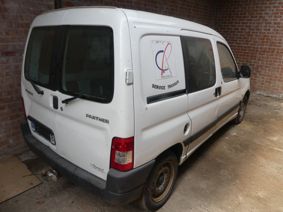REF:Immatriculé sous : YAU-437 - Voiture Peugeot Partner - Furgoneta pequeña: foto 4 REF:Immatriculé sous : YAU-437 - Voiture Peugeot Partner - Furgoneta pequeña: foto 4