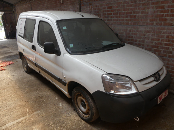 REF:Immatriculé sous : YAU-437 - Voiture Peugeot Partner - Furgoneta pequeña: foto 1 REF:Immatriculé sous : YAU-437 - Voiture Peugeot Partner - Furgoneta pequeña: foto 1