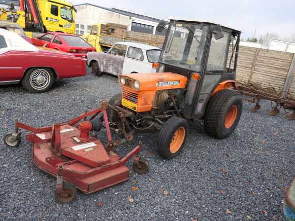 Tracteur pour par cet jardin + faucheuse rotative Kubota 245DT ( VIN:245DT72778) - Tractor: foto 2 Tracteur pour par cet jardin + faucheuse rotative Kubota 245DT ( VIN:245DT72778) - Tractor: foto 2