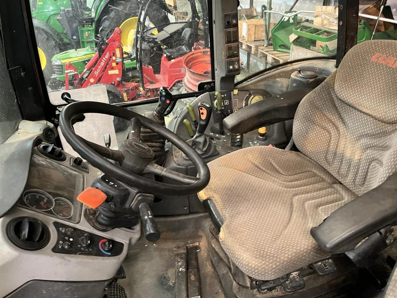 CLAAS Arion 420 - Tractor: foto 4 CLAAS Arion 420 - Tractor: foto 4