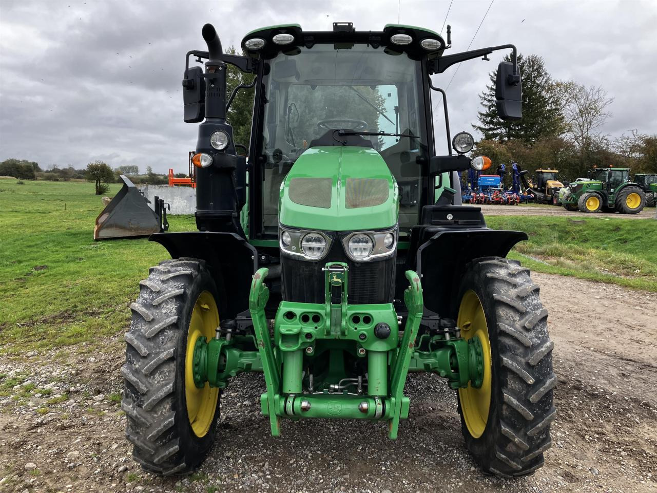 John Deere 6120M - Tractor: foto 2 John Deere 6120M - Tractor: foto 2