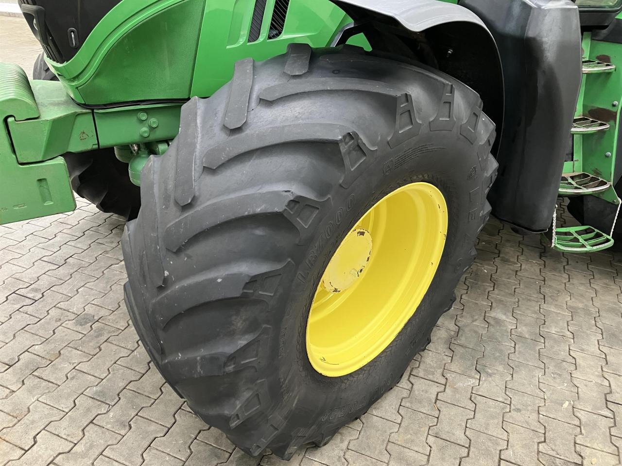 John Deere 6170R - Tractor: foto 2 John Deere 6170R - Tractor: foto 2