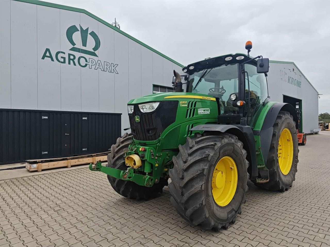 John Deere 6210R - Tractor: foto 1 John Deere 6210R - Tractor: foto 1