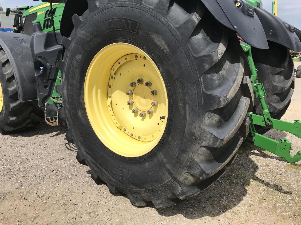 Tractor John Deere 6215R: foto 11