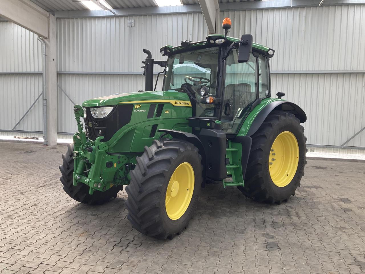 John Deere 6R 110 - Tractor: foto 1 John Deere 6R 110 - Tractor: foto 1