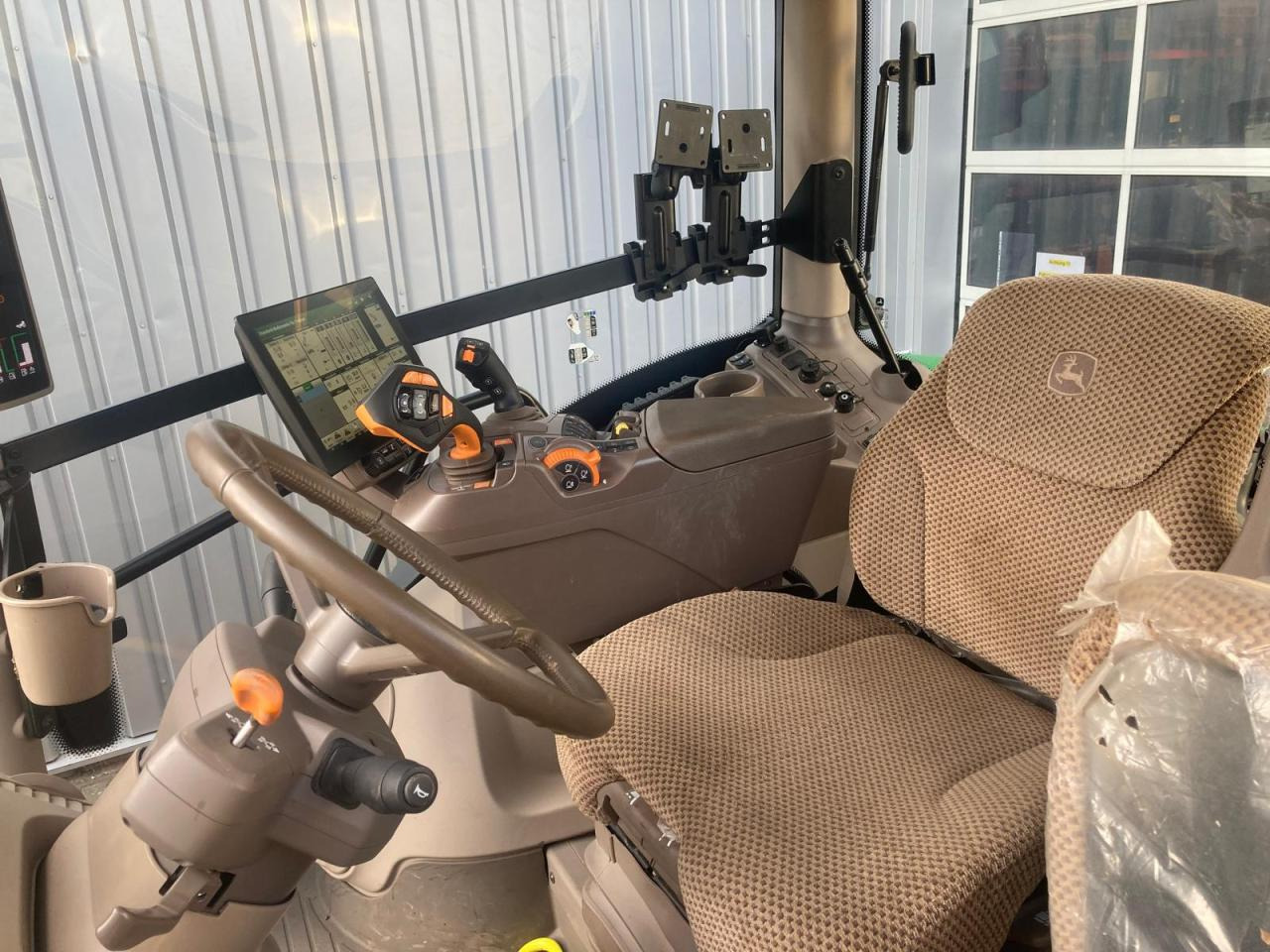 John Deere 6R 155 - Tractor: foto 5 John Deere 6R 155 - Tractor: foto 5