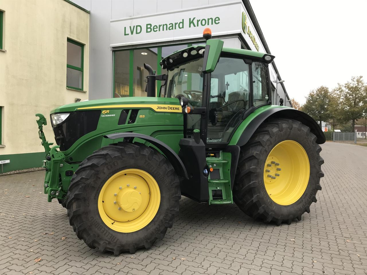 John Deere 6R 155 - Tractor: foto 1 John Deere 6R 155 - Tractor: foto 1