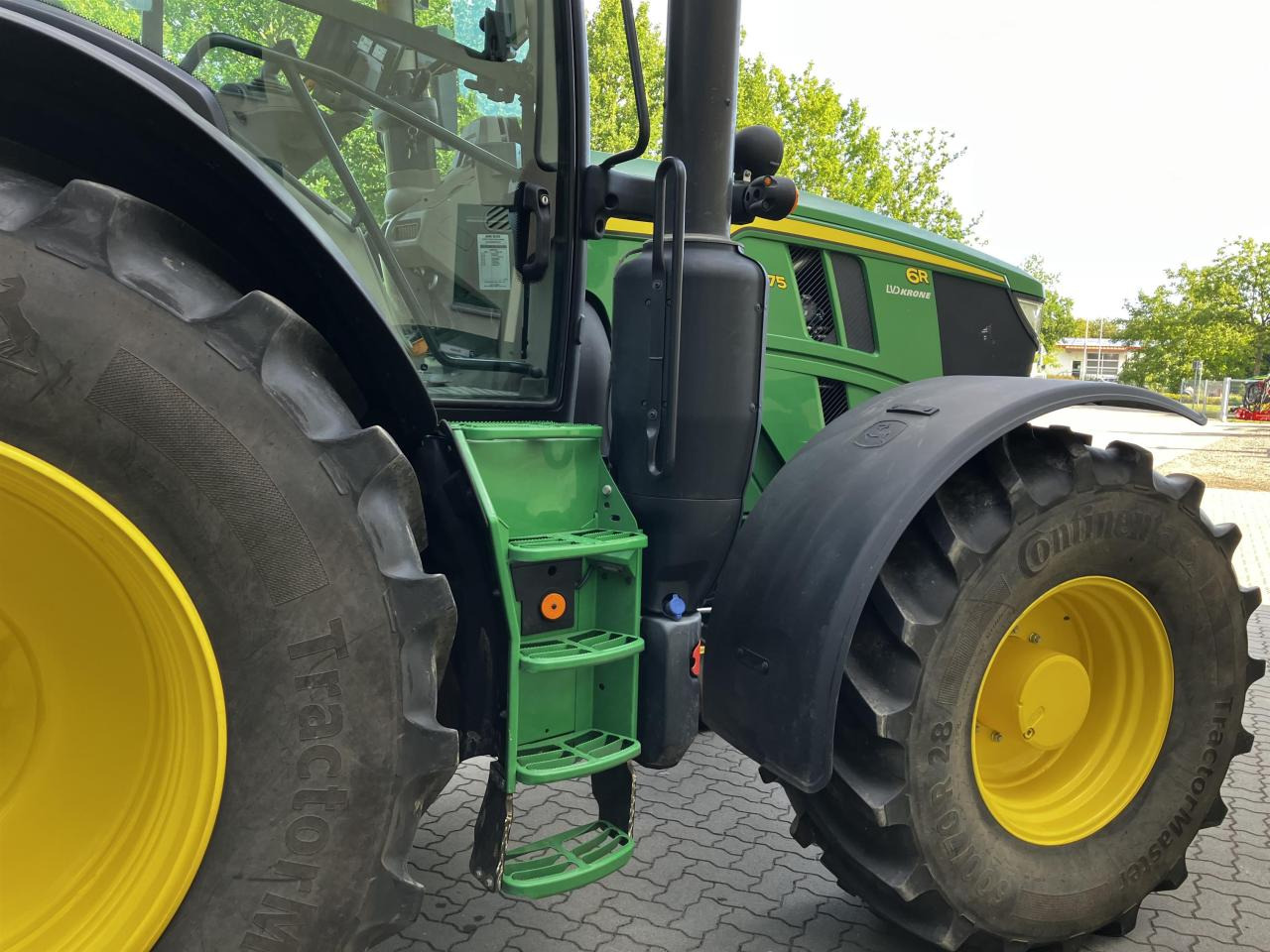 John Deere 6R 175 - Tractor: foto 2 John Deere 6R 175 - Tractor: foto 2