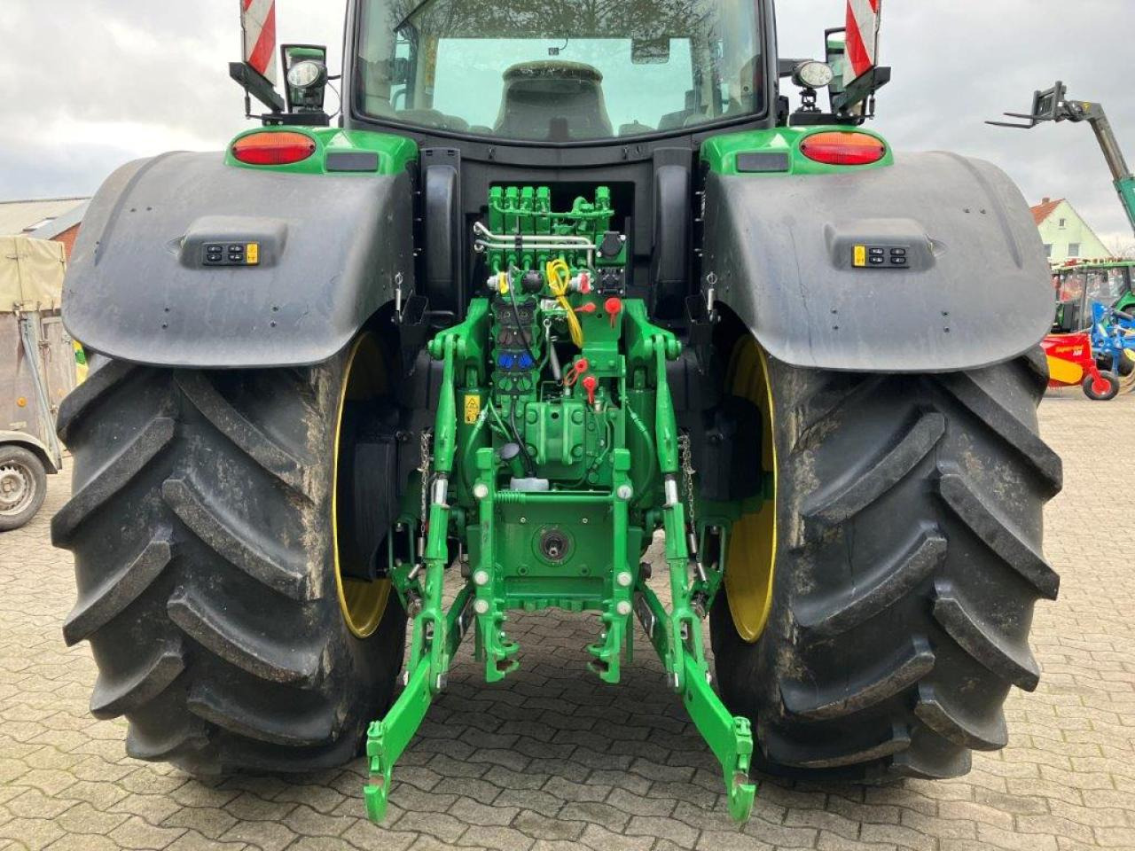 John Deere 6R 215 - Tractor: foto 5 John Deere 6R 215 - Tractor: foto 5