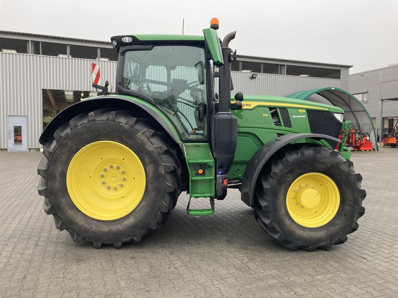 John Deere 6R 215 - Tractor: foto 4 John Deere 6R 215 - Tractor: foto 4