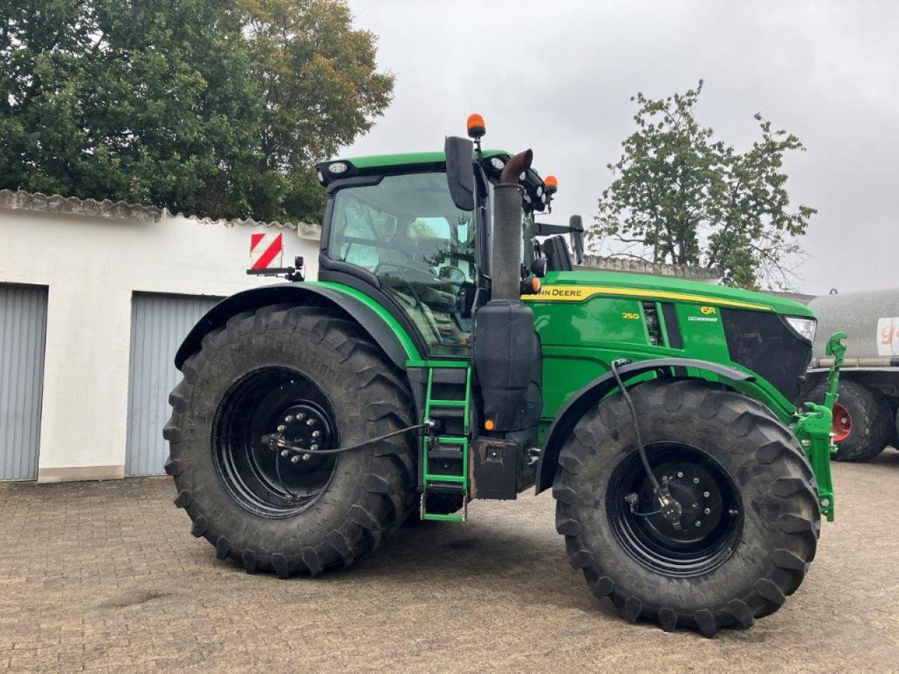 John Deere 6R 250 - Tractor: foto 3 John Deere 6R 250 - Tractor: foto 3