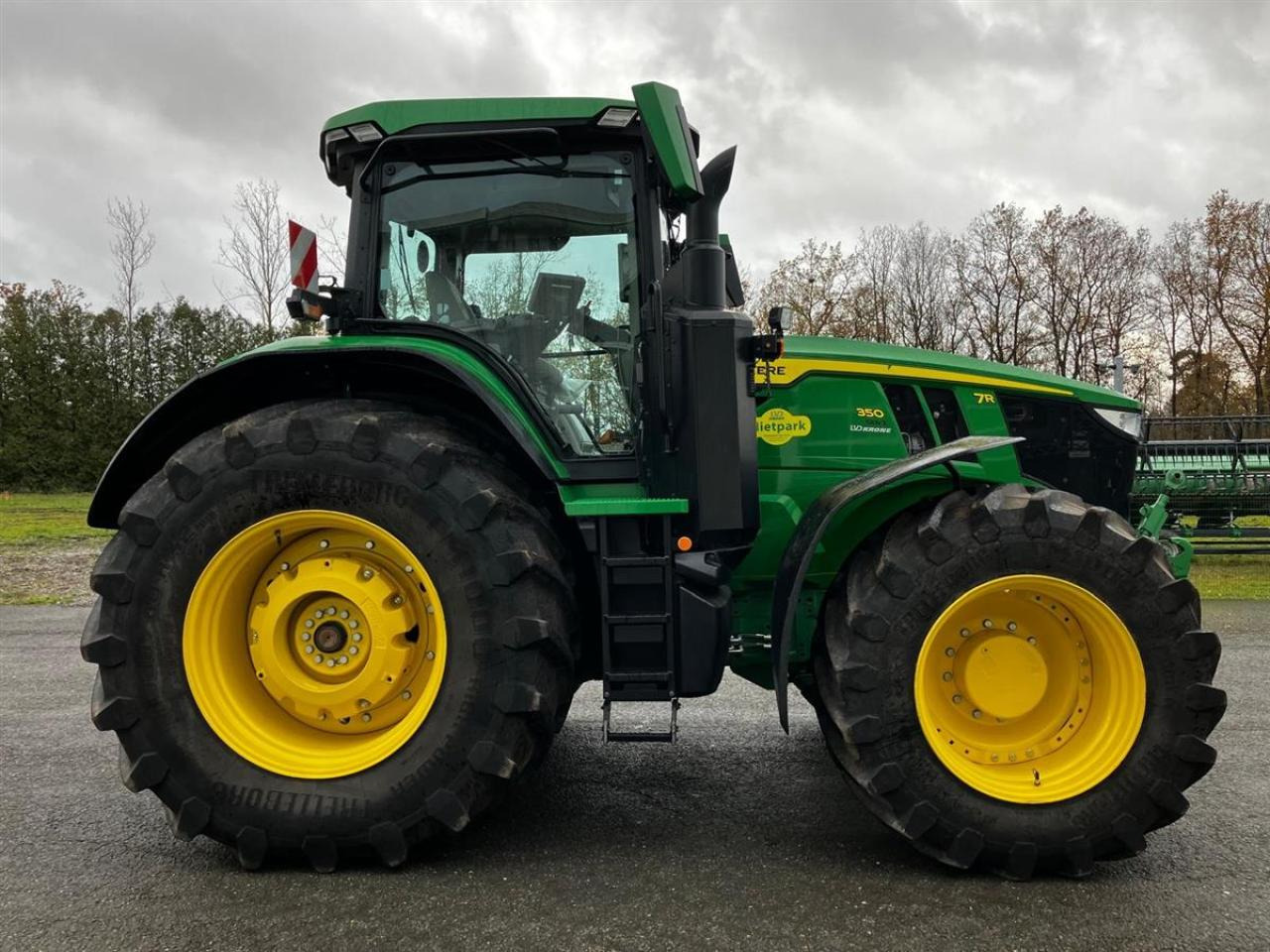 John Deere 7R 350 - Tractor: foto 2 John Deere 7R 350 - Tractor: foto 2