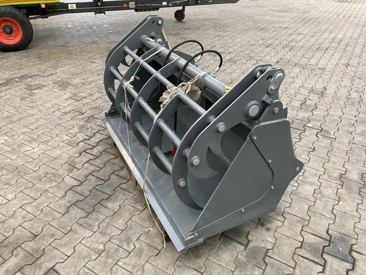 Kramer 1600 mm Silagebeißschaufel - Cargador frontal para tractor: foto 1 Kramer 1600 mm Silagebeißschaufel - Cargador frontal para tractor: foto 1