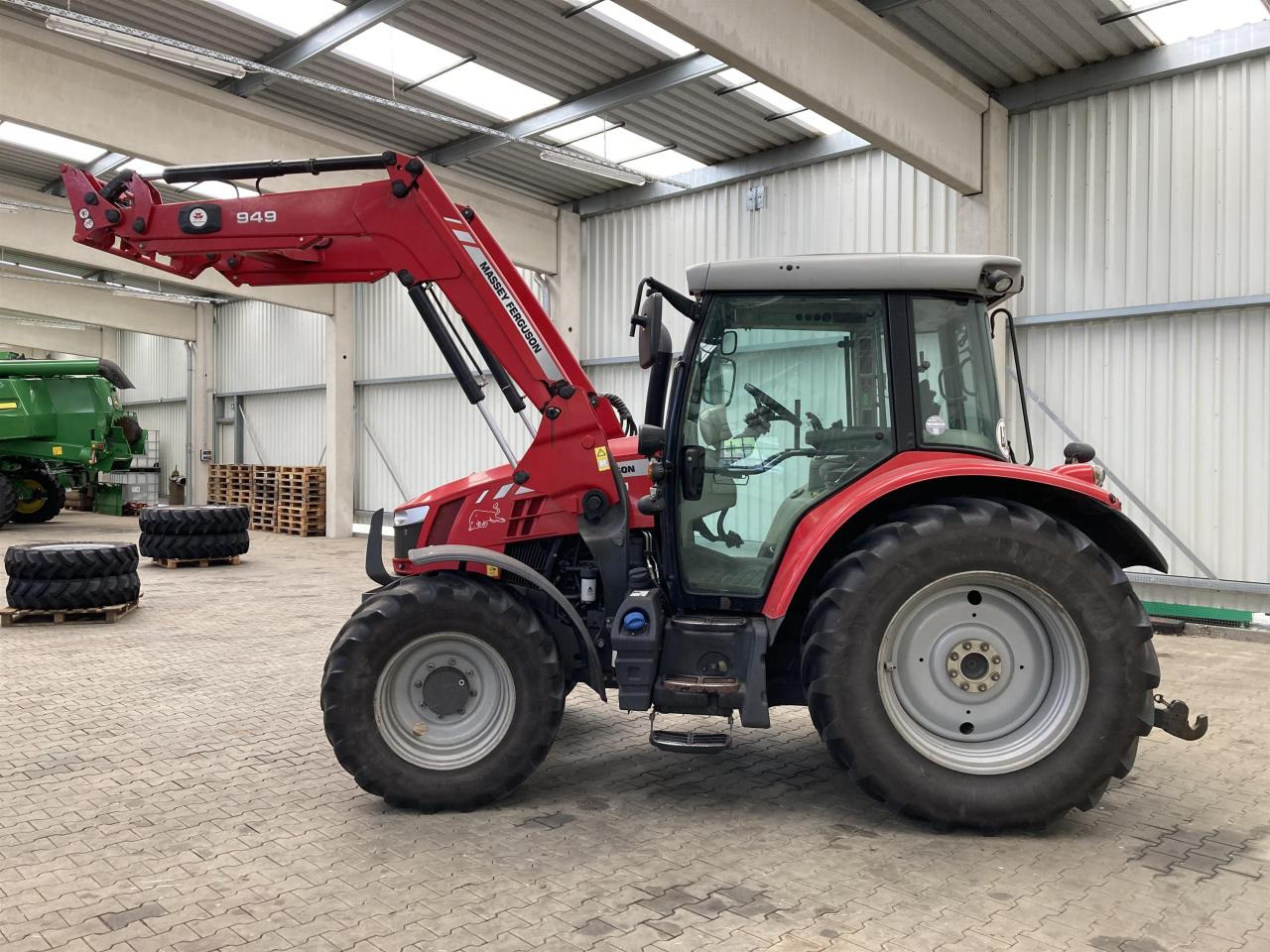 Massey Ferguson 5611 Dyna 4 - Tractor: foto 2 Massey Ferguson 5611 Dyna 4 - Tractor: foto 2