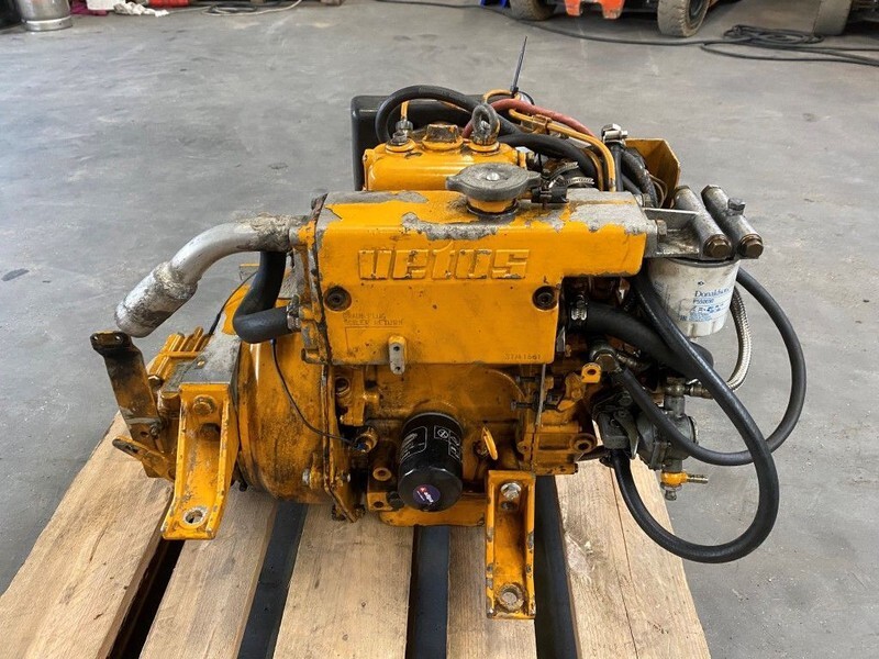Caterpillar Vetus M205 7.7 kW / 10.5 PK Marine Diesel motor met keerkoppeling - Motor: foto 1 Caterpillar Vetus M205 7.7 kW / 10.5 PK Marine Diesel motor met keerkoppeling - Motor: foto 1