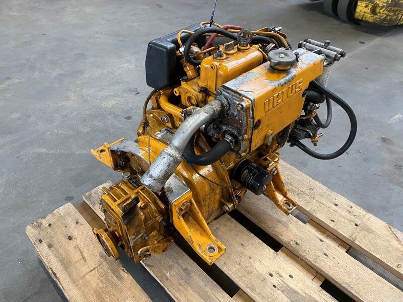 Caterpillar Vetus M205 7.7 kW / 10.5 PK Marine Diesel motor met keerkoppeling - Motor: foto 5 Caterpillar Vetus M205 7.7 kW / 10.5 PK Marine Diesel motor met keerkoppeling - Motor: foto 5