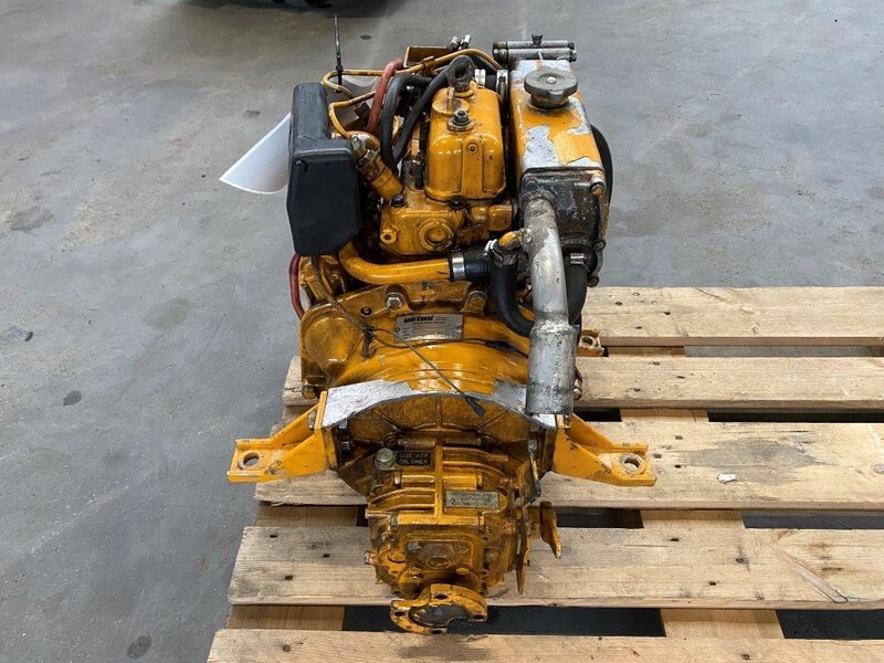Caterpillar Vetus M205 7.7 kW / 10.5 PK Marine Diesel motor met keerkoppeling - Motor: foto 2 Caterpillar Vetus M205 7.7 kW / 10.5 PK Marine Diesel motor met keerkoppeling - Motor: foto 2