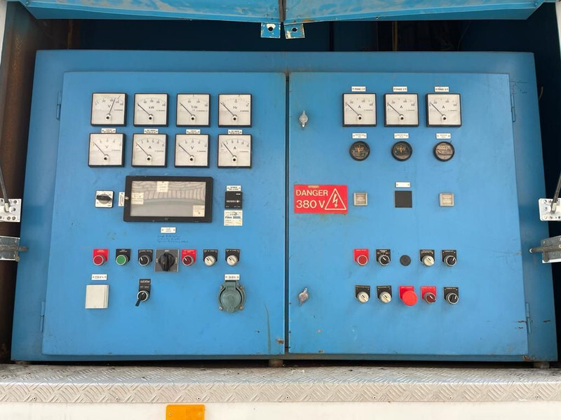 Cummins KTTA 19 G Leroy Somer 450 kVA Supersilent Mobiele generatorset op aanhanger - Generador industriale: foto 4 Cummins KTTA 19 G Leroy Somer 450 kVA Supersilent Mobiele generatorset op aanhanger - Generador industriale: foto 4