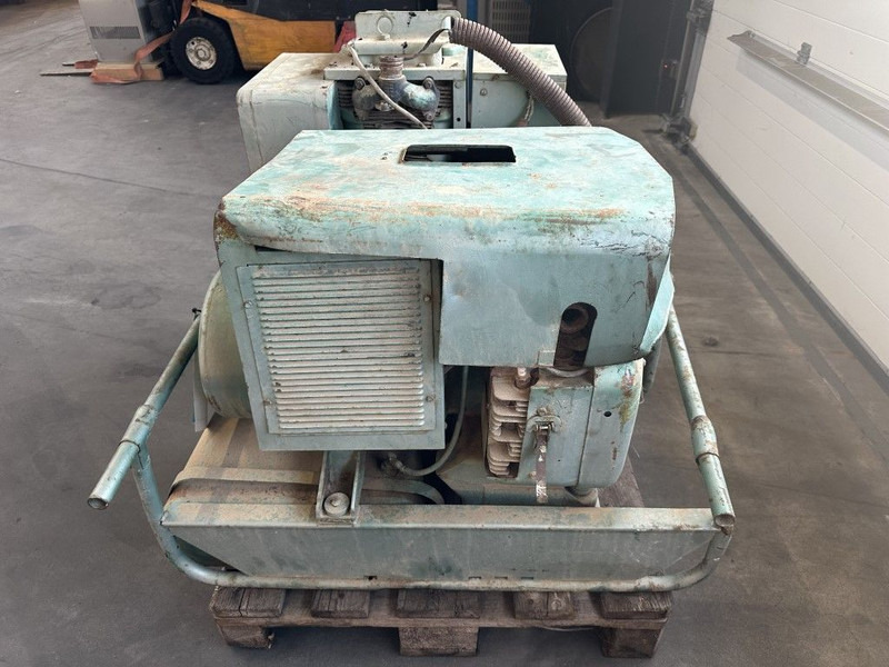 GENERATOR Onan Portaweld 200 Las generator Welding generator 200 Amp Benzine Petrol - Generador industriale: foto 1 GENERATOR Onan Portaweld 200 Las generator Welding generator 200 Amp Benzine Petrol - Generador industriale: foto 1