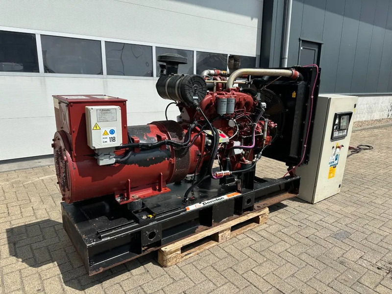 Iveco 8061 Marelli 150 kVA noodstroom generatorset ATS automatische netovername - Generador industriale: foto 2 Iveco 8061 Marelli 150 kVA noodstroom generatorset ATS automatische netovername - Generador industriale: foto 2