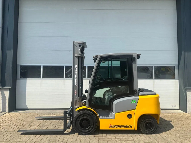 Jungheinrich DFG 425 Triplex Freelift Sideshift 2.5 ton Diesel Heftruck as New ! 675 hours ! - Carretilla elevadora diésel: foto 1 Jungheinrich DFG 425 Triplex Freelift Sideshift 2.5 ton Diesel Heftruck as New ! 675 hours ! - Carretilla elevadora diésel: foto 1