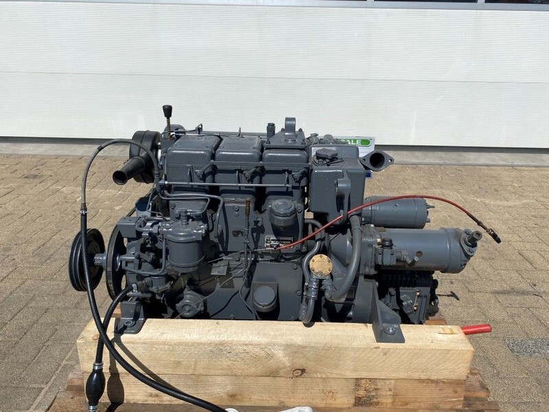 Lister STW 3 35 PK Marine diesel motor met keerkoppeling - Motor: foto 2 Lister STW 3 35 PK Marine diesel motor met keerkoppeling - Motor: foto 2