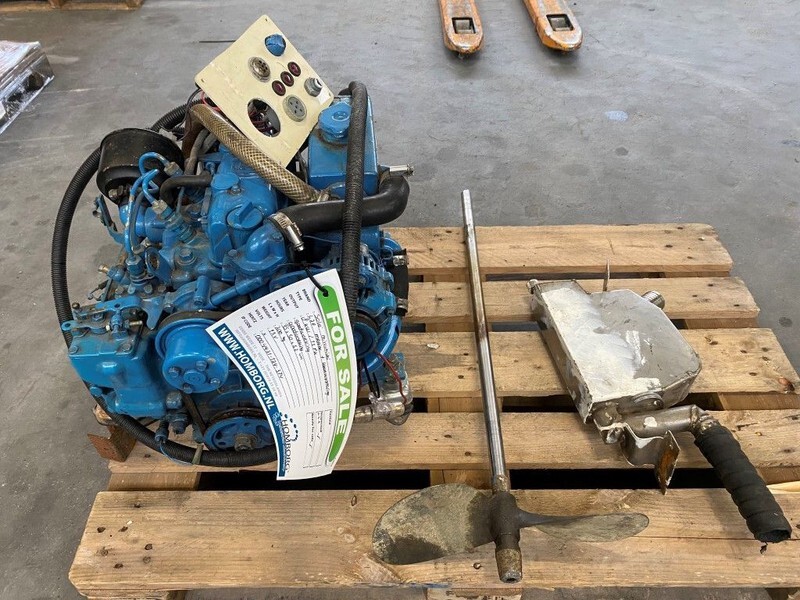 Mitsubishi Solé L2E 11 PK diesel marine motor met keerkoppeling - Motor: foto 3 Mitsubishi Solé L2E 11 PK diesel marine motor met keerkoppeling - Motor: foto 3
