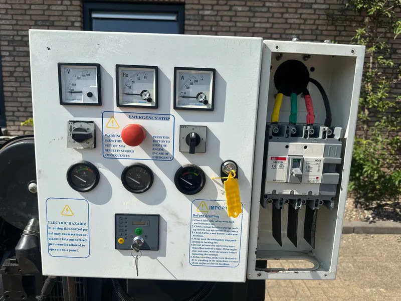 Perkins Stamford 100 kVA noodstroom generatorset - Generador industriale: foto 4 Perkins Stamford 100 kVA noodstroom generatorset - Generador industriale: foto 4