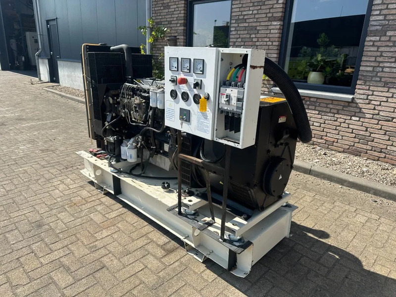 Perkins Stamford 100 kVA noodstroom generatorset - Generador industriale: foto 2 Perkins Stamford 100 kVA noodstroom generatorset - Generador industriale: foto 2