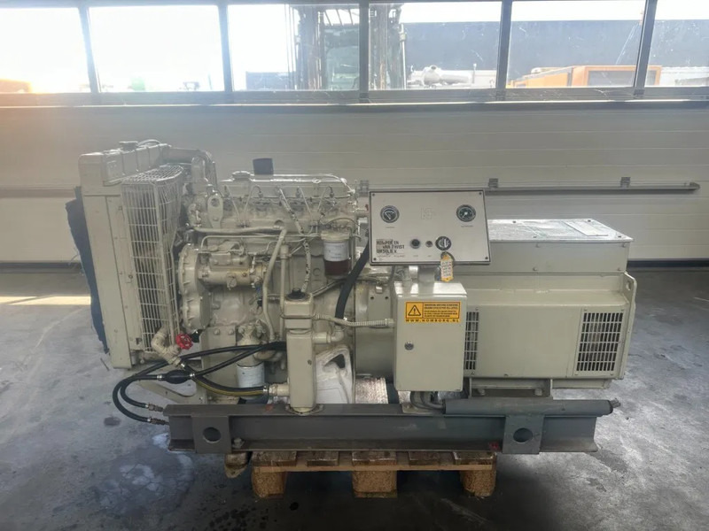 Perkins T4.236 60 kVA noodstroom generatorset as New ! 256 hours ! - Generador industriale: foto 1 Perkins T4.236 60 kVA noodstroom generatorset as New ! 256 hours ! - Generador industriale: foto 1