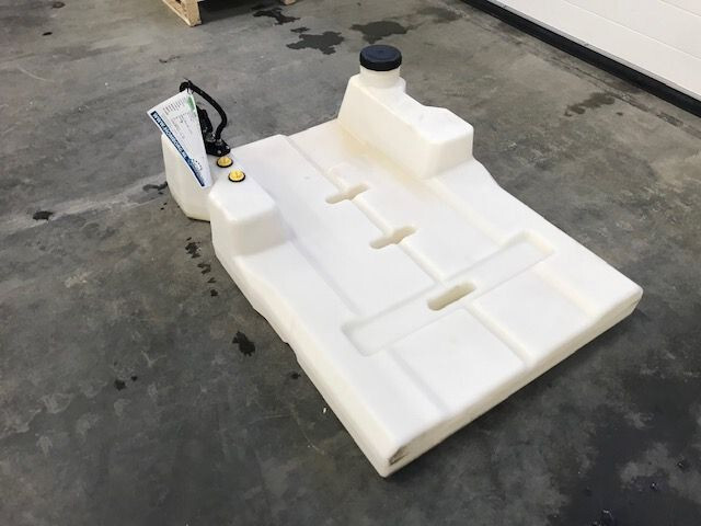 Pramac GSW 10 dieseltank 70 Liter fuel tank - Depósito de combustible para Maquinaria de construcción: foto 2 Pramac GSW 10 dieseltank 70 Liter fuel tank - Depósito de combustible para Maquinaria de construcción: foto 2