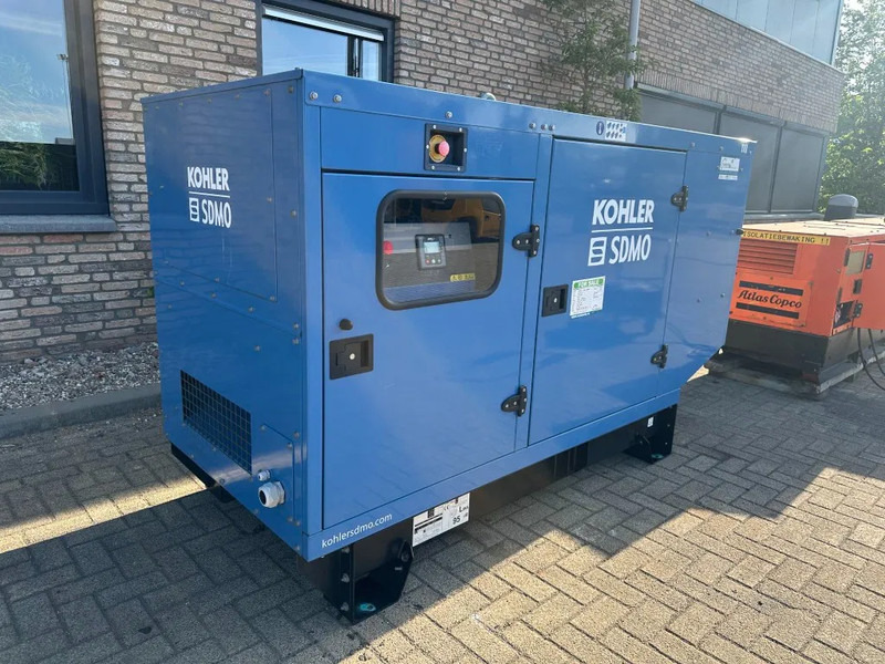 SDMO J110K John Deere 110 kVa silent noodstroom generatorset as New ! 40 hours ! - Generador industriale: foto 5 SDMO J110K John Deere 110 kVa silent noodstroom generatorset as New ! 40 hours ! - Generador industriale: foto 5