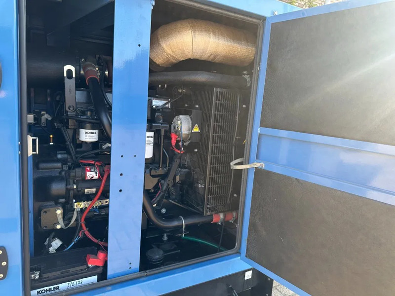 SDMO J110K John Deere 110 kVa silent noodstroom generatorset as New ! 40 hours ! - Generador industriale: foto 3 SDMO J110K John Deere 110 kVa silent noodstroom generatorset as New ! 40 hours ! - Generador industriale: foto 3
