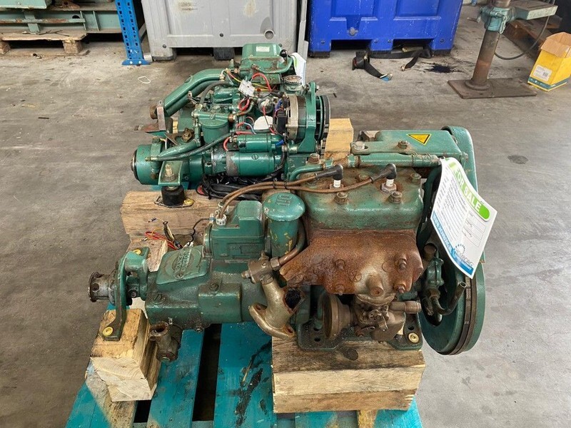 Volvo Penta C-10 Marine 10 PK Benzine motor met keerkoppeling - Motor: foto 1 Volvo Penta C-10 Marine 10 PK Benzine motor met keerkoppeling - Motor: foto 1