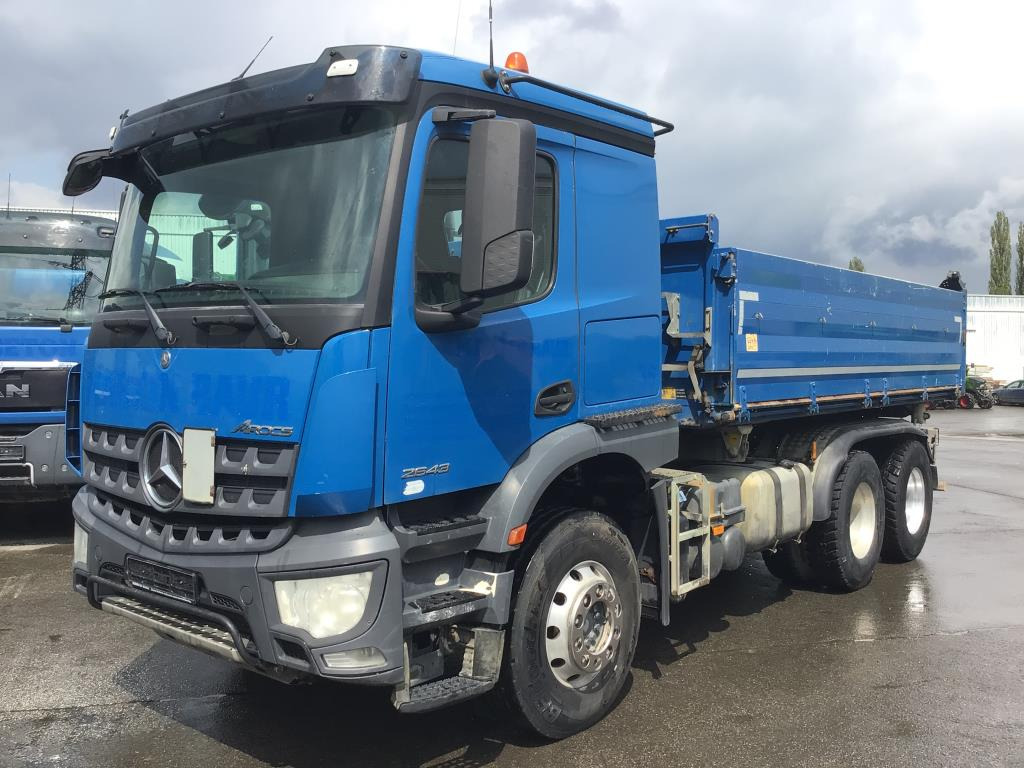 Mercedes Benz Arocs 2643 6×4 Euro 6 - Camión volquete: foto 1 Mercedes Benz Arocs 2643 6×4 Euro 6 - Camión volquete: foto 1
