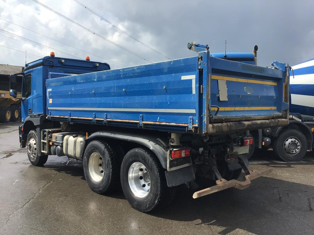 Mercedes Benz Arocs 2643 6×4 Euro 6 - Camión volquete: foto 3 Mercedes Benz Arocs 2643 6×4 Euro 6 - Camión volquete: foto 3