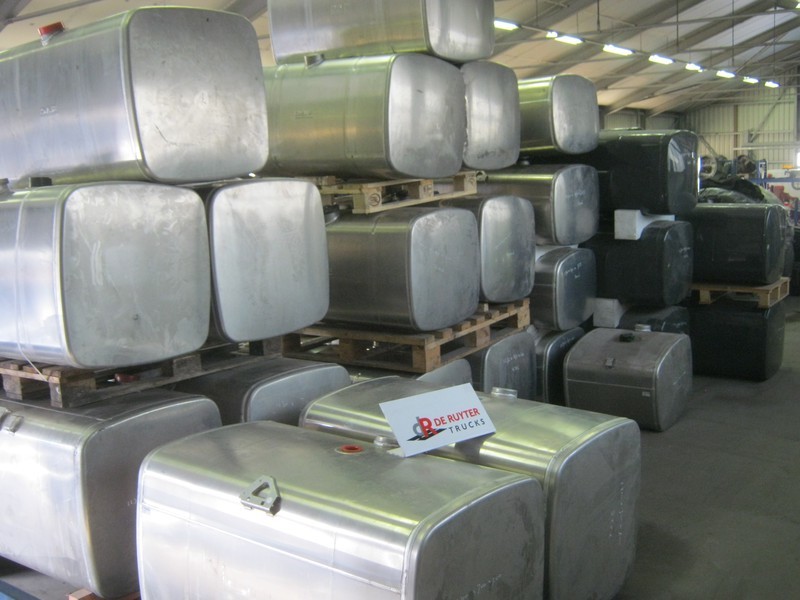 DAF Brandstoftanks voor CF en XF (aluminium) - Depósito de combustible para Camión: foto 1 DAF Brandstoftanks voor CF en XF (aluminium) - Depósito de combustible para Camión: foto 1