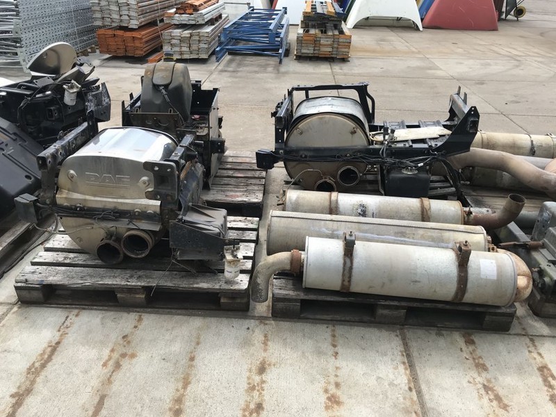 DAF DIVERSEN UITLAATDELEN - Sistema de escape para Camión: foto 3 DAF DIVERSEN UITLAATDELEN - Sistema de escape para Camión: foto 3