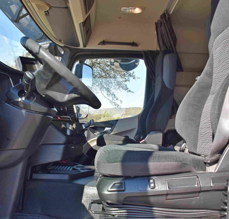 Foto del interior 1: Cabeza tractora Mercedes-Benz ACTROS 1843 * Sattelzugmaschine * TOPZUSTAND Mercedes-Benz ACTROS 1843 * Sattelzugmaschine * TOPZUSTAND Foto del interior 1: Cabeza tractora Mercedes-Benz ACTROS 1843 * Sattelzugmaschine * TOPZUSTAND Mercedes-Benz ACTROS 1843 * Sattelzugmaschine * TOPZUSTAND