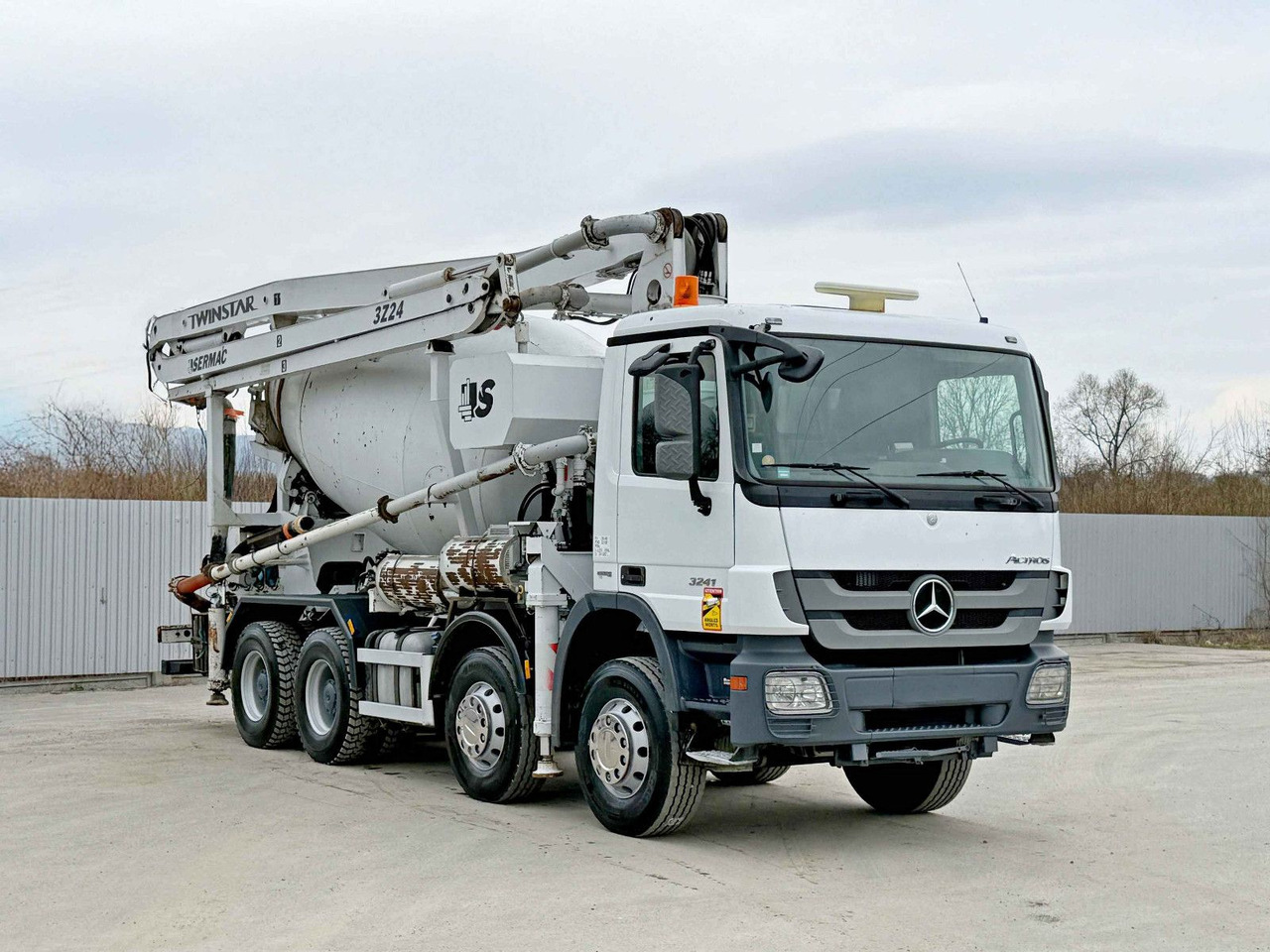 Mercedes-Benz ACTROS 3241 * Betonpumpe 24 m + FUNK / 8x4 - Camión bomba de hormigón: foto 1 Mercedes-Benz ACTROS 3241 * Betonpumpe 24 m + FUNK / 8x4 - Camión bomba de hormigón: foto 1
