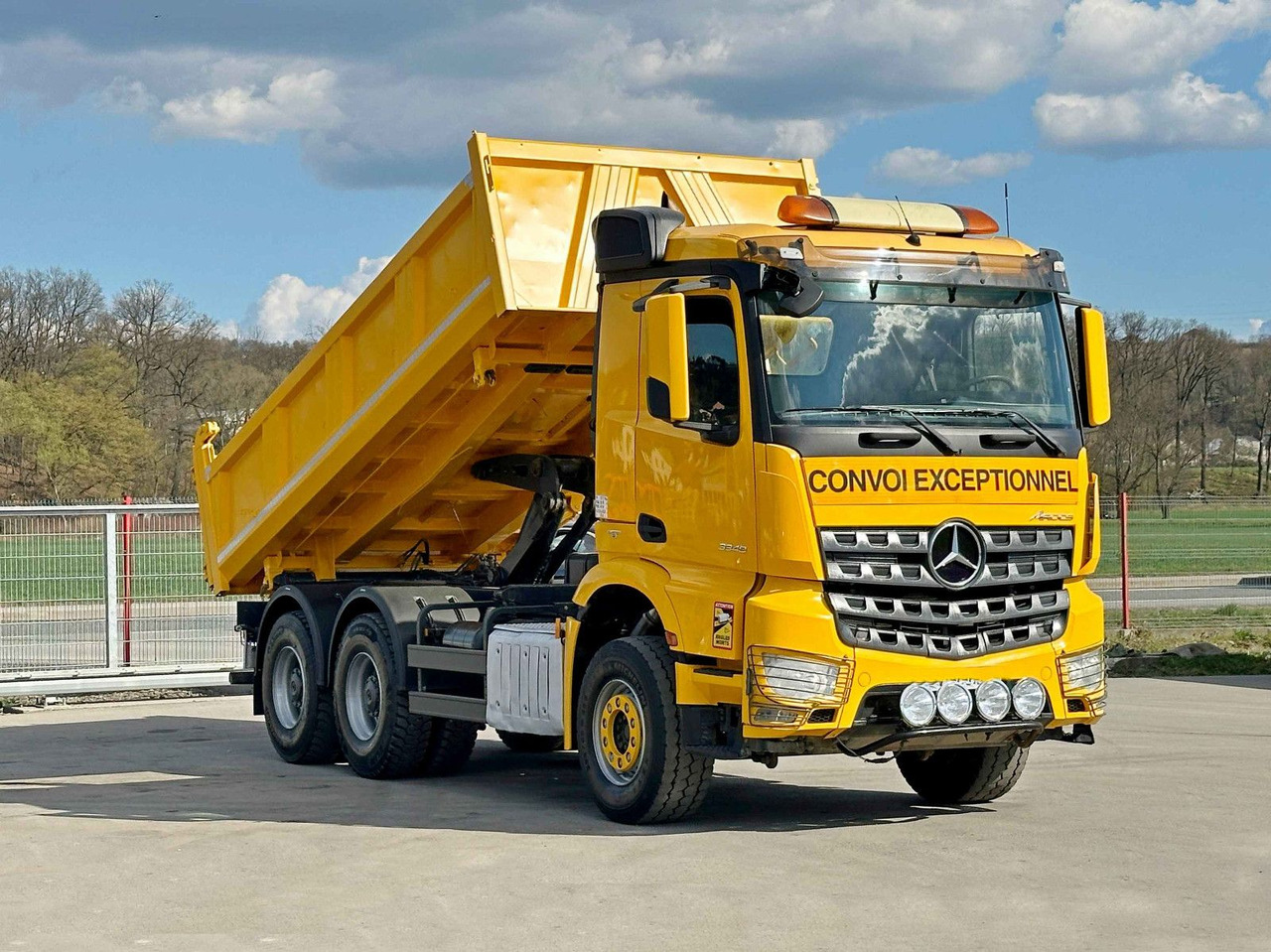 Mercedes-Benz AROCS 3348* KIPPER 5,20 + BORDMATIC / 6x4 - Camión volquete: foto 1 Mercedes-Benz AROCS 3348* KIPPER 5,20 + BORDMATIC / 6x4 - Camión volquete: foto 1